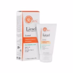 کرم ضد آفتاب بی رنگ پوست های چرب SPF50 لایسل 40 میلی لیتر