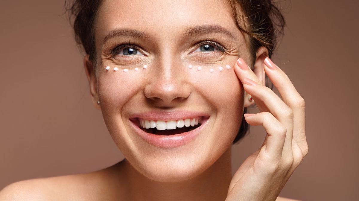 خواص کرم‌های دور چشم و تاثیرات آنها بر کاهش چین و چروک